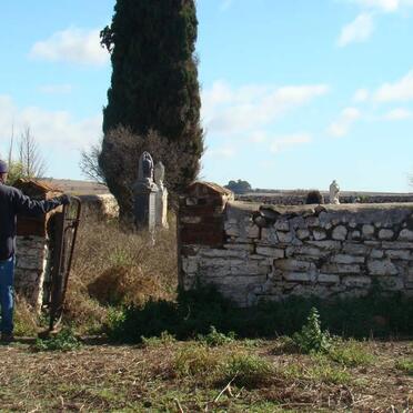 2. Entrance to the cemetery