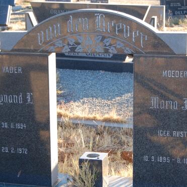 HEEVER  Wynand L., van den 1894-1972 &amp; Maria J.E. RUST 1895-1972