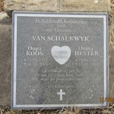 SCHALKWYK Koos, van 1911-2004 &amp;  Hester 1921-2007
