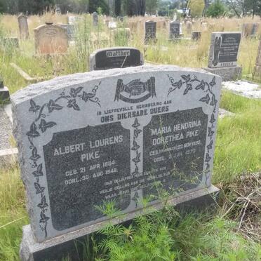PIKE Lourens 1884-1948 &amp; Maria Hendrina Dorethea 1885-1973