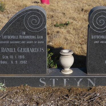 STEYN Petrus Daniel Gerhardus 1915-1982 &amp; Bettie 1916-