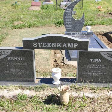 STEENKAMP Hennie 1948- &amp; Tina 1952-2005