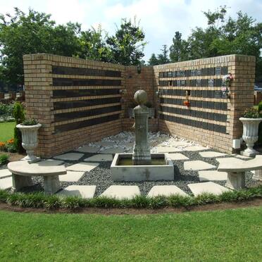 2. Overview on Memorial Wall :: Muur van herinnering