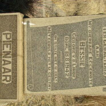 PIENAAR Bessie nee V.D. LINDE -1942