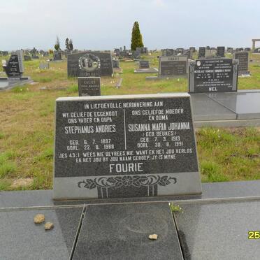 FOURIE Stephanus Andries 1897-1988 &amp; Susanna Maria Johanna BEUKES 1913-1991