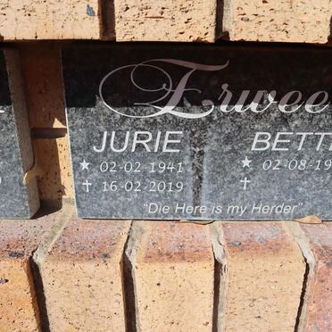 ERWEE Jurie 1941-2019 & Bettie 1944-