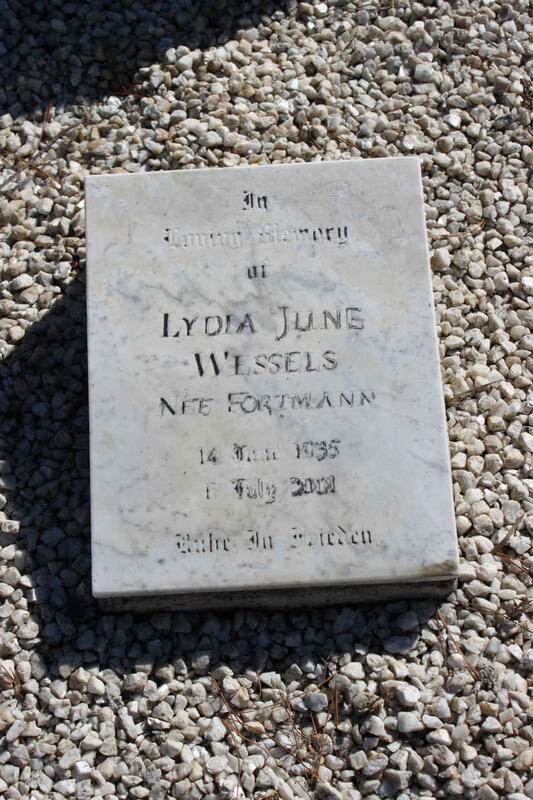 WESSELS Lydia June nee FORTMANN 1935-2001