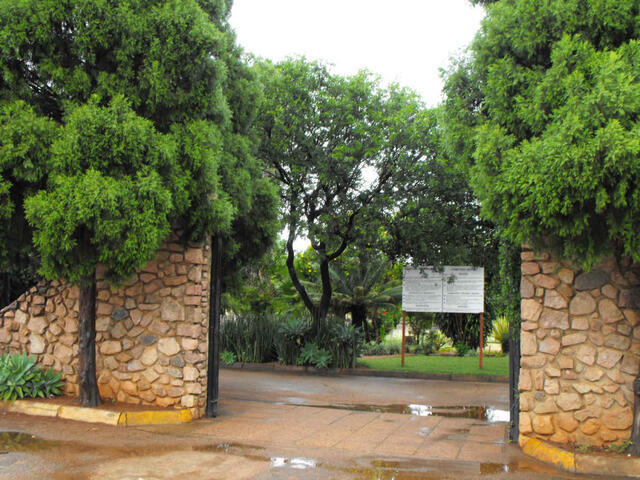 1. Entrance to the cemetery