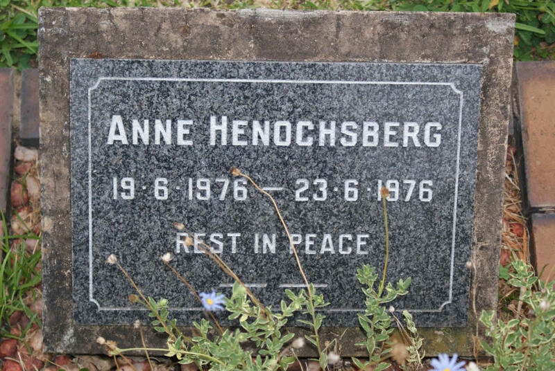 HENOCHSBERG Anne 1976-1976