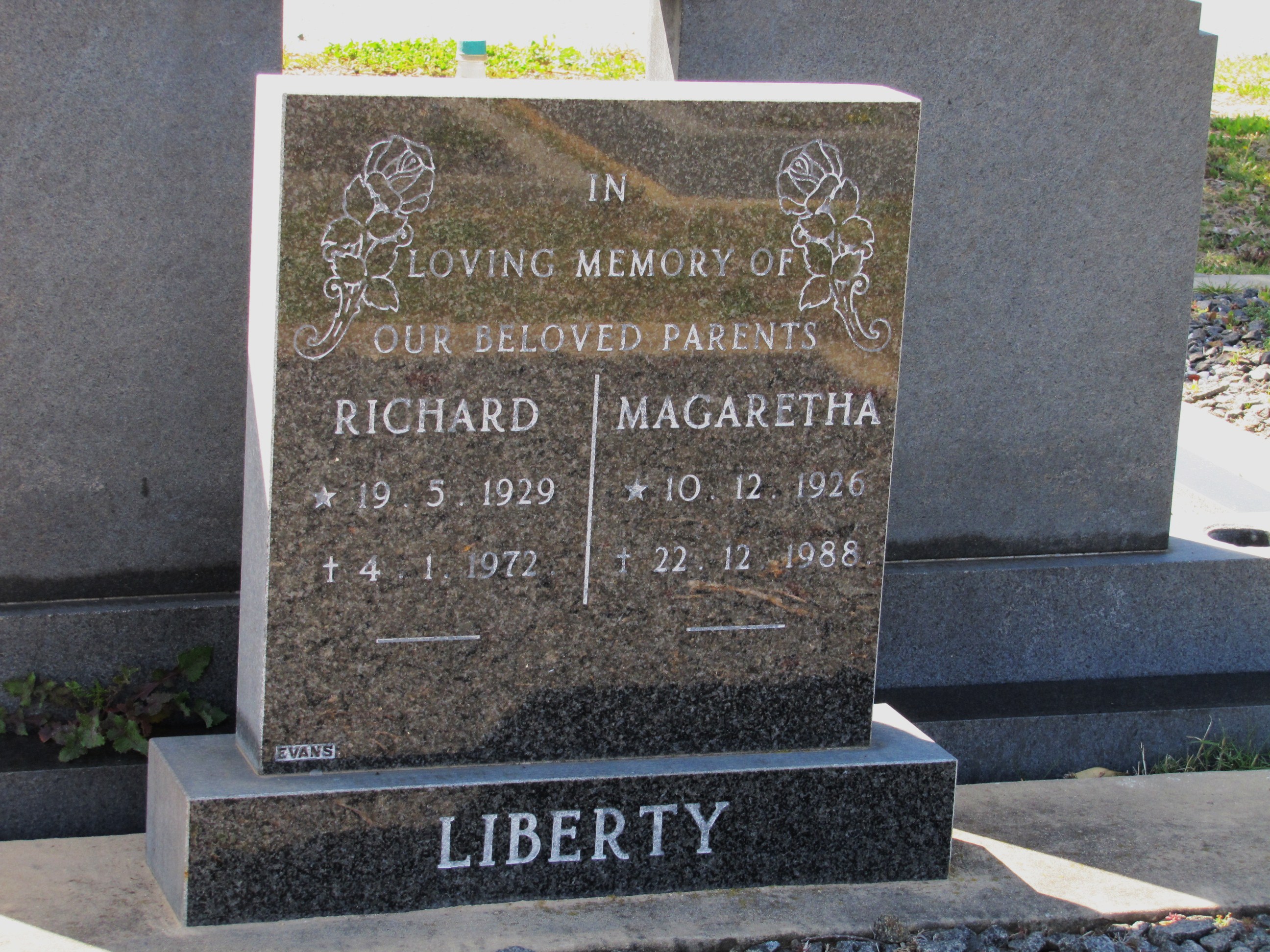 LIBERTY Richard 1929-1972 & Magaretha 1926-1988