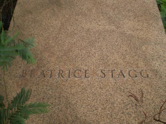 STAGG Beatrice