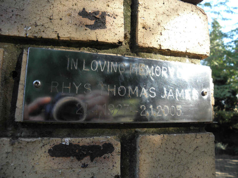 JAMES Rhys Thomas 1927-2005