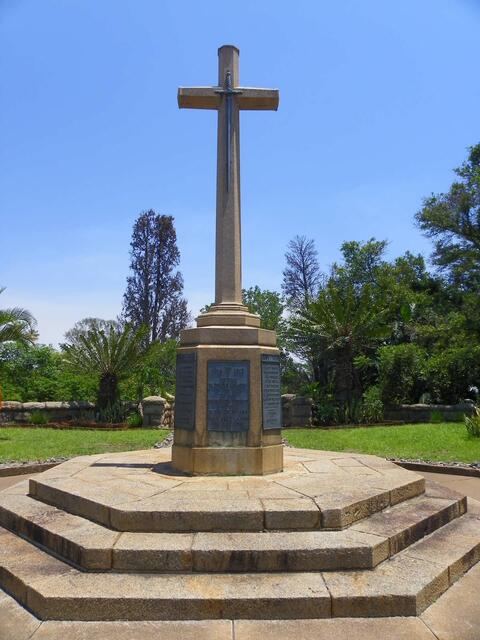 2. Memorial to the men of Barberton district who fell during the First and Second World Wars