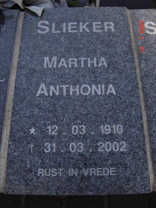 SLIEKER Martha Anthonia 1910-2002