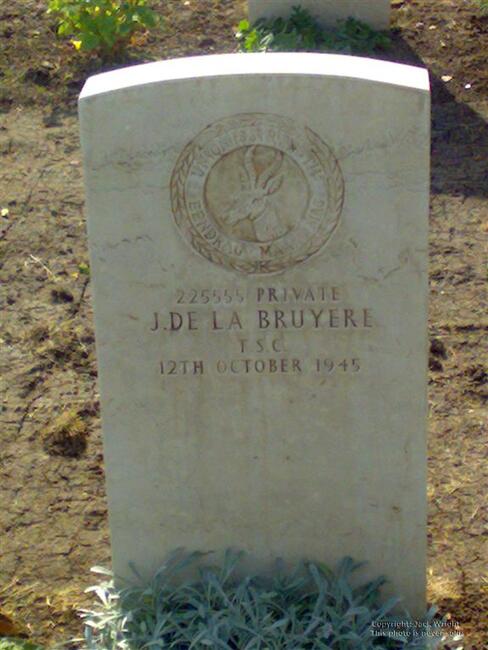 BRUYERE J., de la   -1945