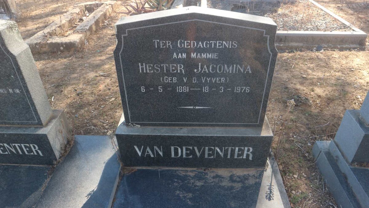 DEVENTER Danie, van -1954 &amp; Hester Jacomina V.D. VYVER 1881-1976