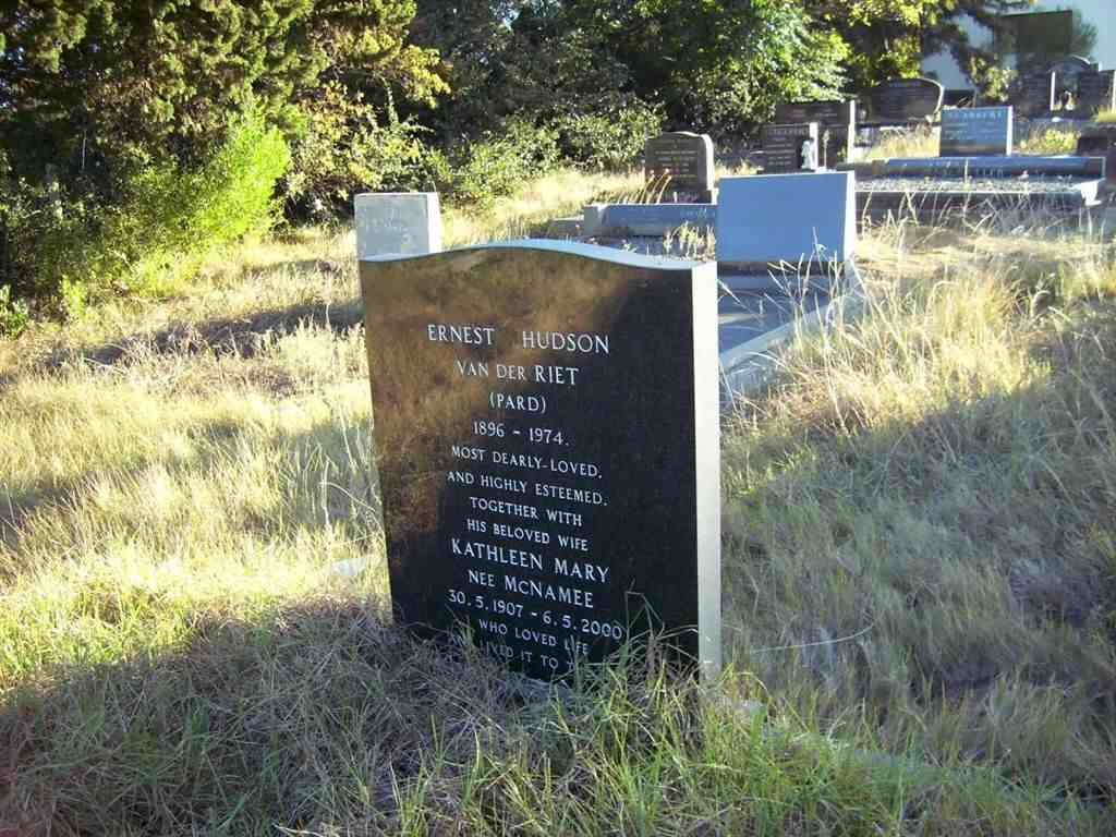 RIET Ernest Hudson, van der 1896-1974 &amp; Kathleen Mary McNAMEE 1907-2000