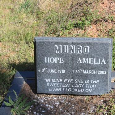 MUNRO Hope Amelia 1919-2003