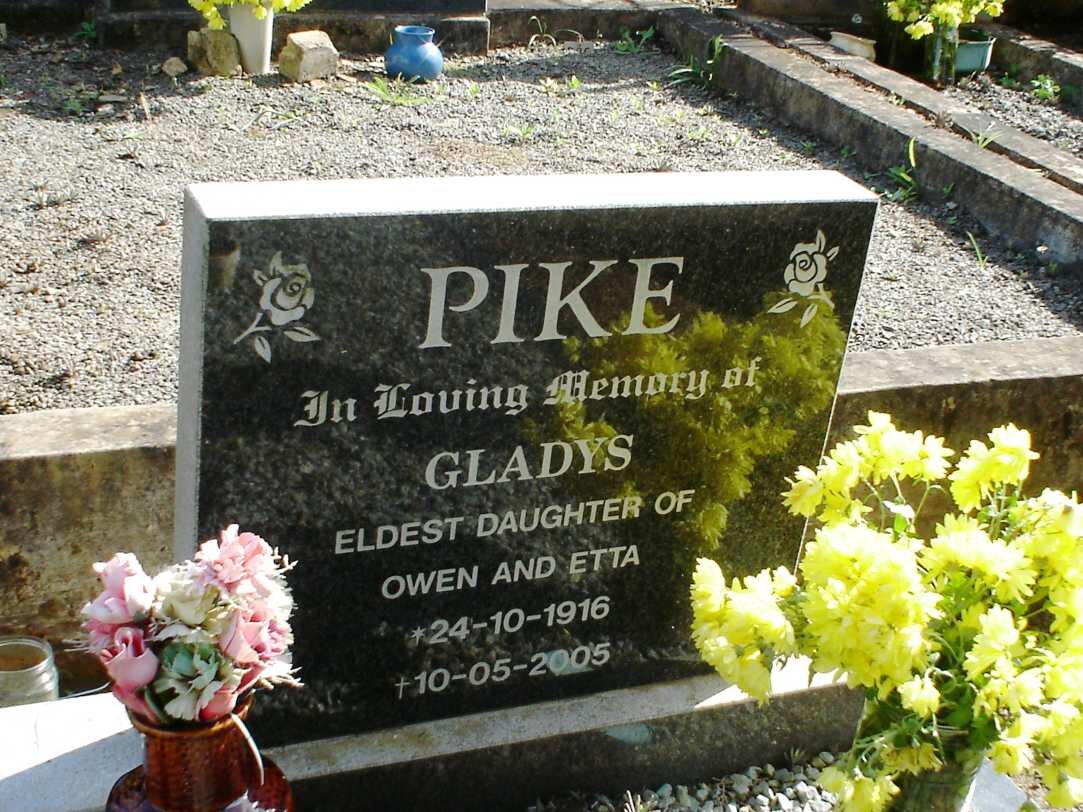 PIKE Gladys 1916-2005