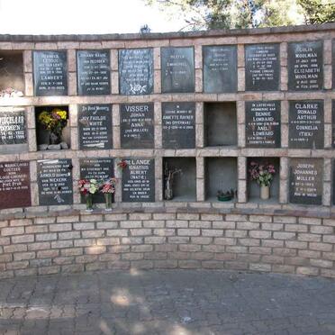1. Memorial Wall / Gedenkmuur