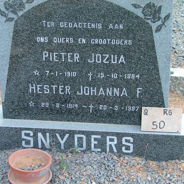 SNYDERS Pieter Jozua 1910-1964 &amp; Hester Johanna F. 1914-1987