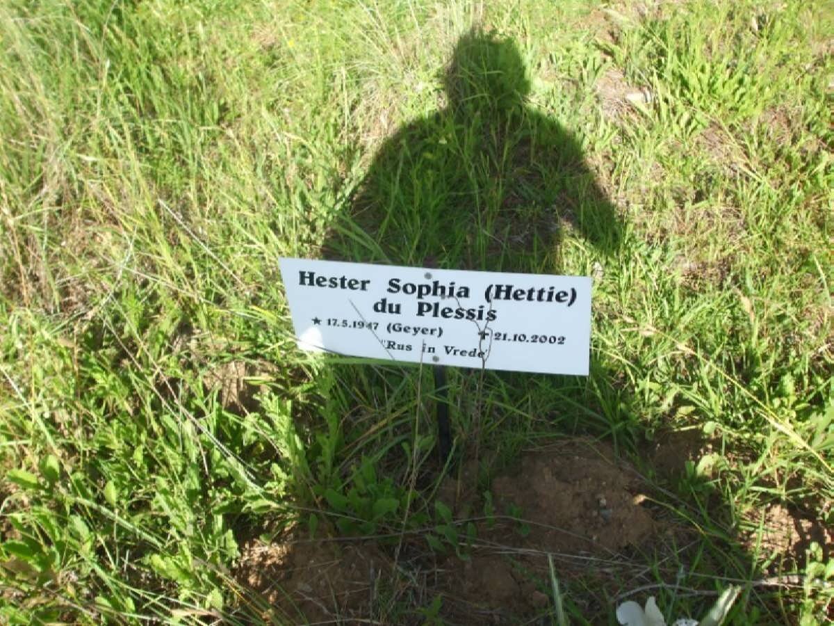 PLESSIS Hester Sophia, du nee GEYER 1947-2002.