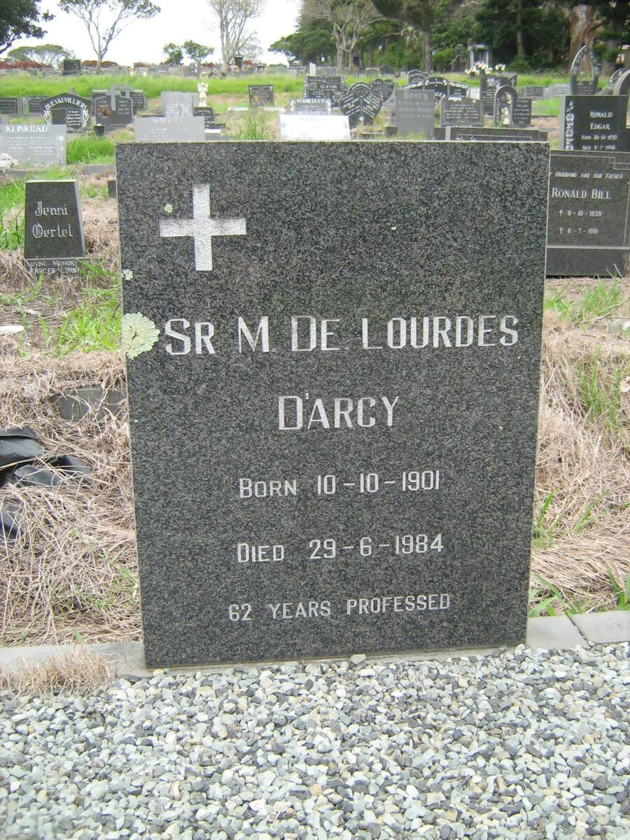 D'ARCY De. Lourdes 1901-1984