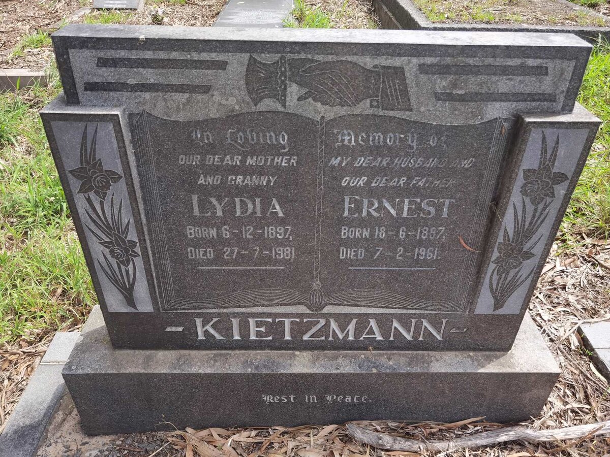 KIETZMANN Ernst 1897-1961 & Lydia 1897-1981
