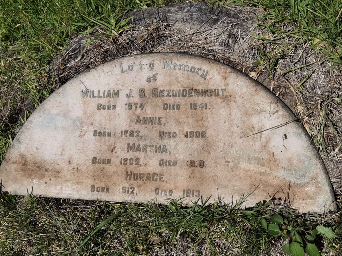 BEZUIDENHOUT William J.S. 1874-1941 :: BEZUIDENHOUT Annie 1882-1908 :: BEZUIDENHOUT Martha 1909-1910 :: BEZUIDENHOUT Horace 1912- 913 