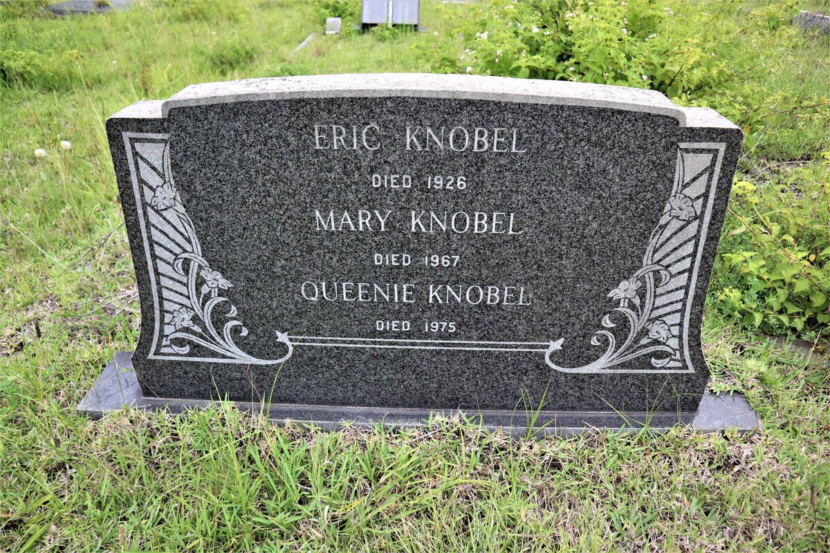 KNOBEL Eric -1926 :: KNOBEL Mary -1967 :: KNOBEL Queenie -1975