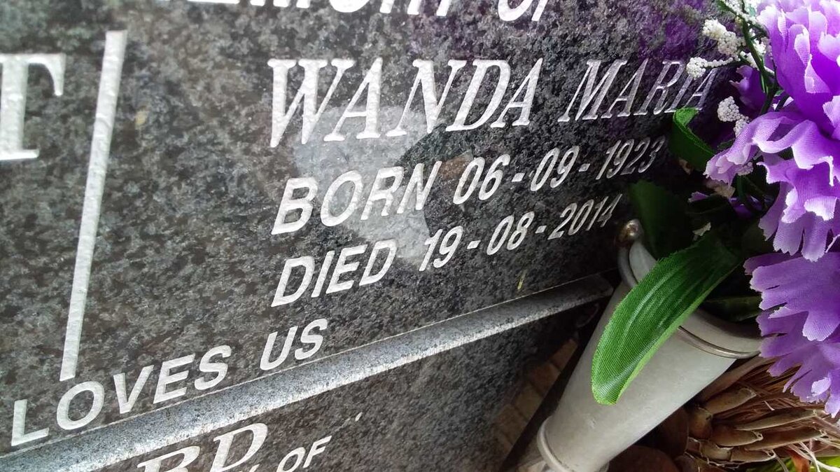 KRETZMANN Garnet August 1921-2012 &amp; Wanda Maria 1923-2014