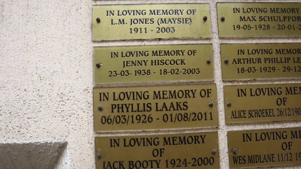 JONES :: HISCOCK :: LAAKS