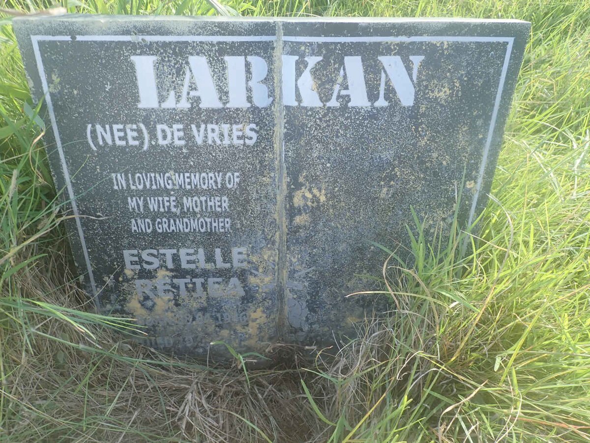 LARKAN Estelle Rettea nee DE VRIES 19??-