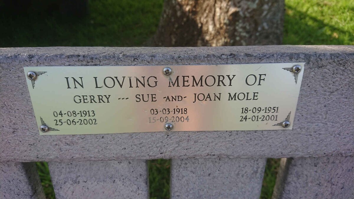 MOLE Gerry 1913-2002 &amp; Sue 1918-2004 :: MOLE Joan 1951-2001