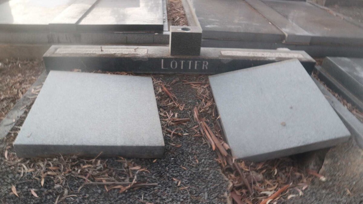 LÖTTER F.J. 1905-1984 &amp; C.L. 1904-1992