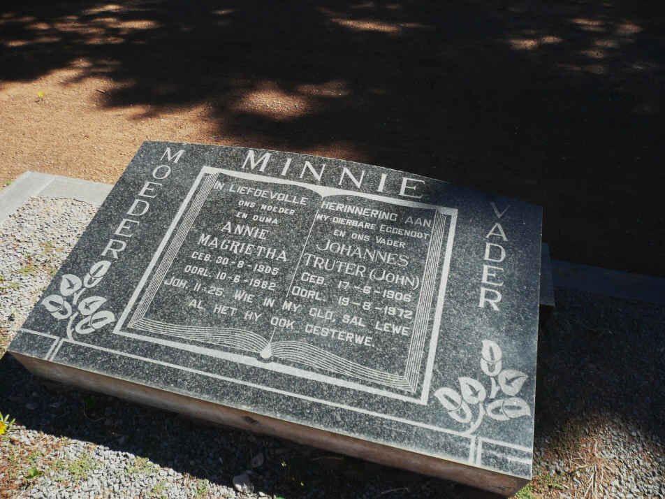 MINNIE Johannes Truter 1906-1972 &amp; Annie Magrietha 1905-1982
