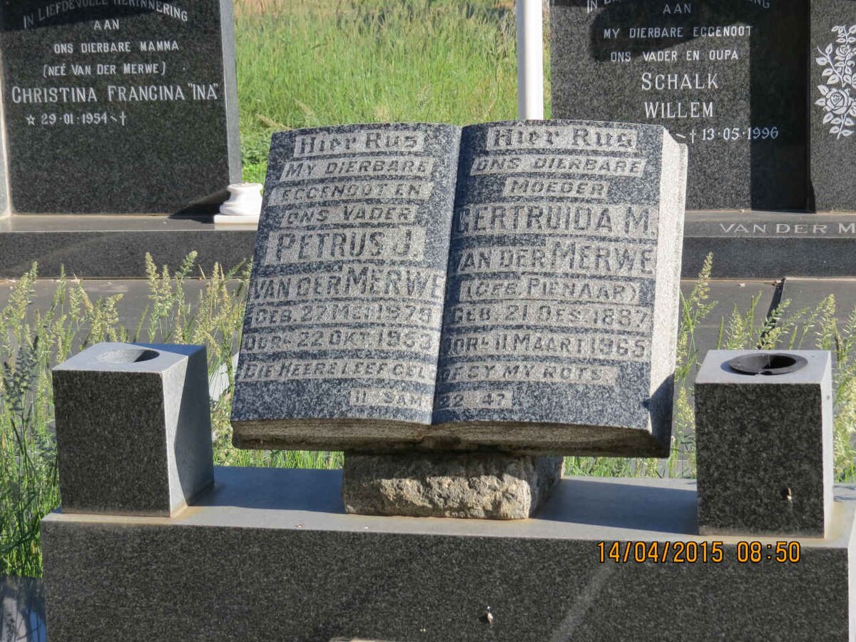 MERWE Petrus J., van der 1879-1953 &amp; Gertruida M. PIENAAR 1887-1965