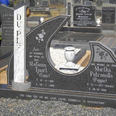 PLESSIS Stefanus Tjaart, du 1919-1990 &amp; Martha Petronella  MATHEE 1927-2010