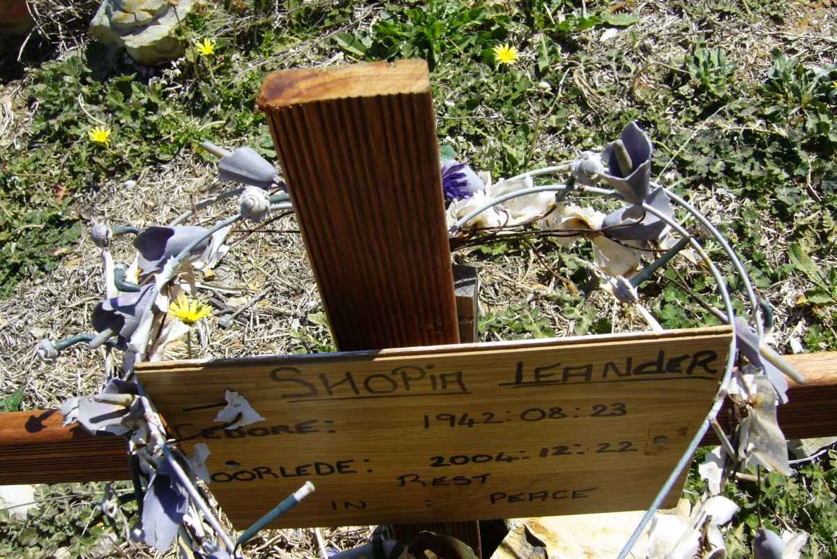 LEANDER Shopia 1942-2004