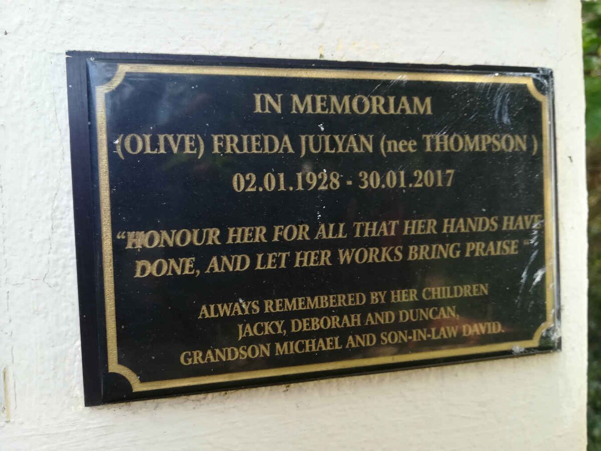 JULYAN Frieda nee THOMPSON 1928-2017