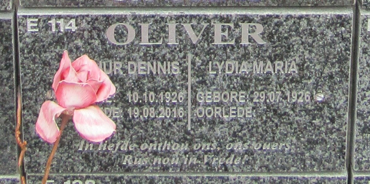 OLIVER Dennis 1926-2016 &amp; Lydia 1926-