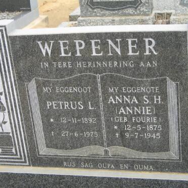 WEPENER Petrus L. 1892-1975 &amp; Anna S.H. FOURIE 1875-1945