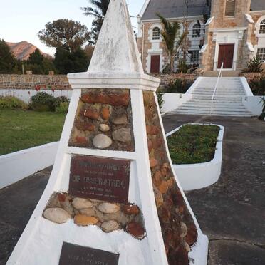 Eastern Cape, KAREEDOUW, NG Kerk, kerkhof en gedenkmuur