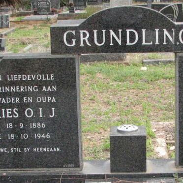 GRUNDLING Andries O.I.J. 1886-1946 &amp; Susara J DU TOIT 1895-1983
