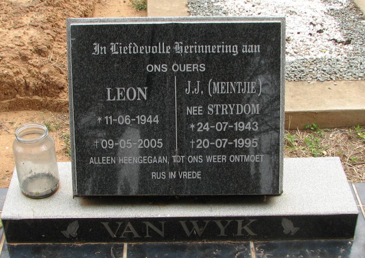 WYK Leon, van 1944-2005 &amp; J.J. STRYDOM 1943-1995