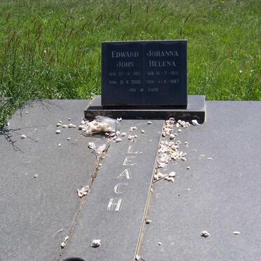 LEACH Edward John 1916-2000 &amp; Johanna Helena 1921-1987