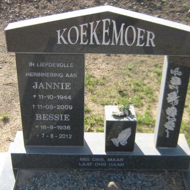 KOEKEMOER Jannie 1944-2009 &amp; Bessie 1936-2012