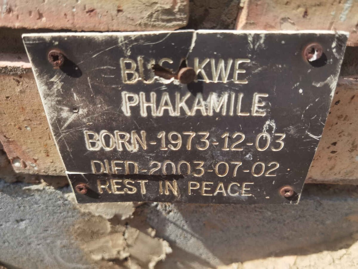 BUSAKWE Phakamile 1973-2003