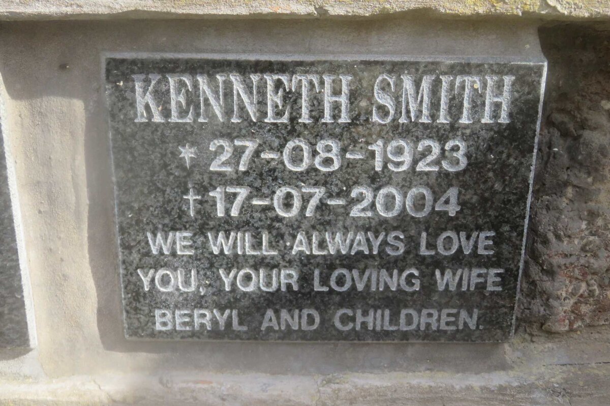 SMITH Kenneth 1923-2004