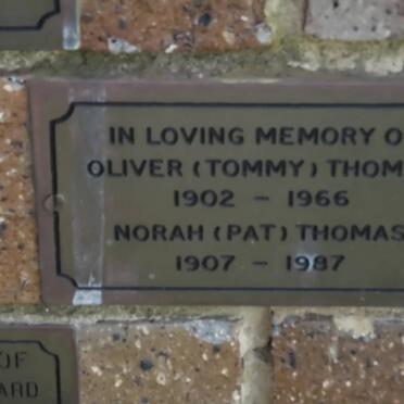 THOMAS Oliver 1902-1966 &amp; Norah 1907-1987